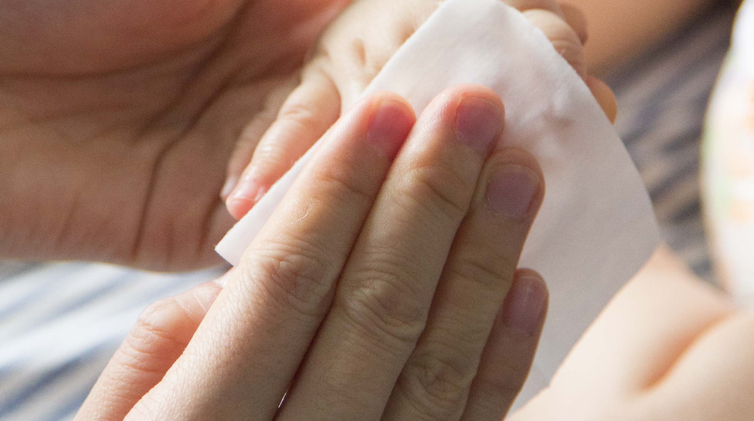 How to choose the right baby wipe for different cleaning purposes?