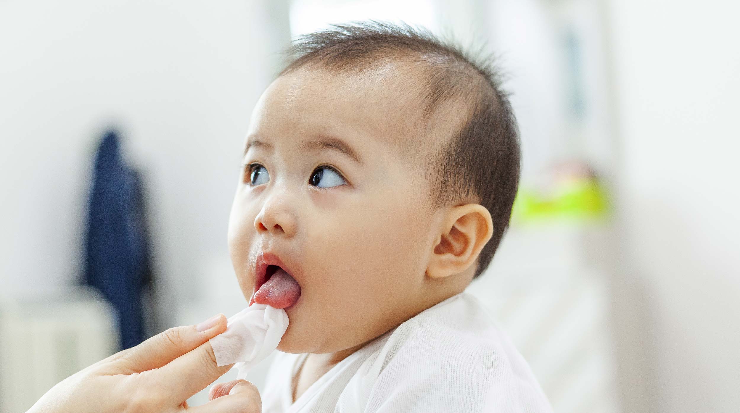 4 Aspects You Need to Know Why You Can't Use Wet Wipes to Clean Your Baby's Mouth