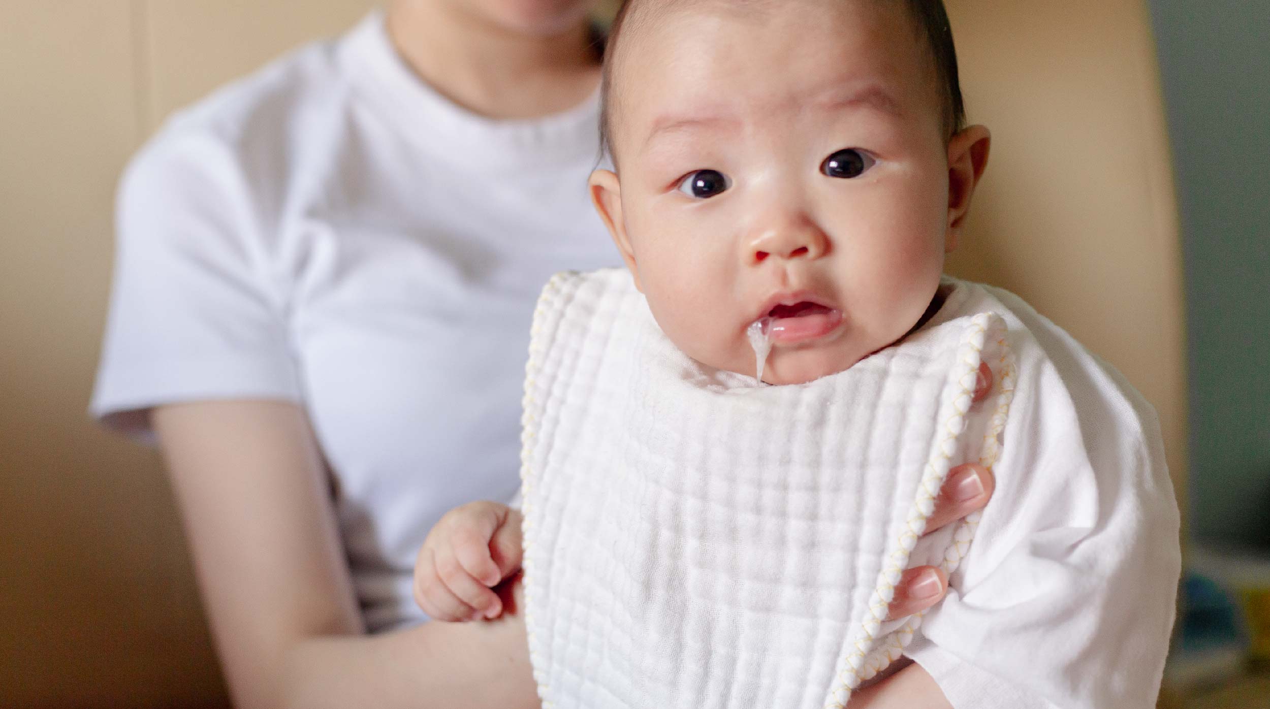 5 Tips and Hacks to Reduce Baby Spitting Up